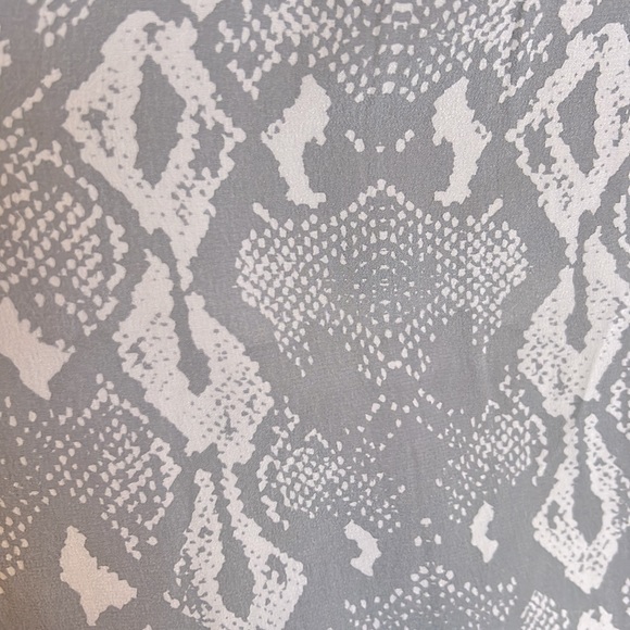 J.McLaughlin Silk Blouse Snake L - Picture 4 of 9